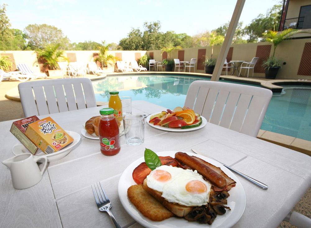 Quality Hotel Darwin Airport Eksteriør bilde Breakfast at a motel