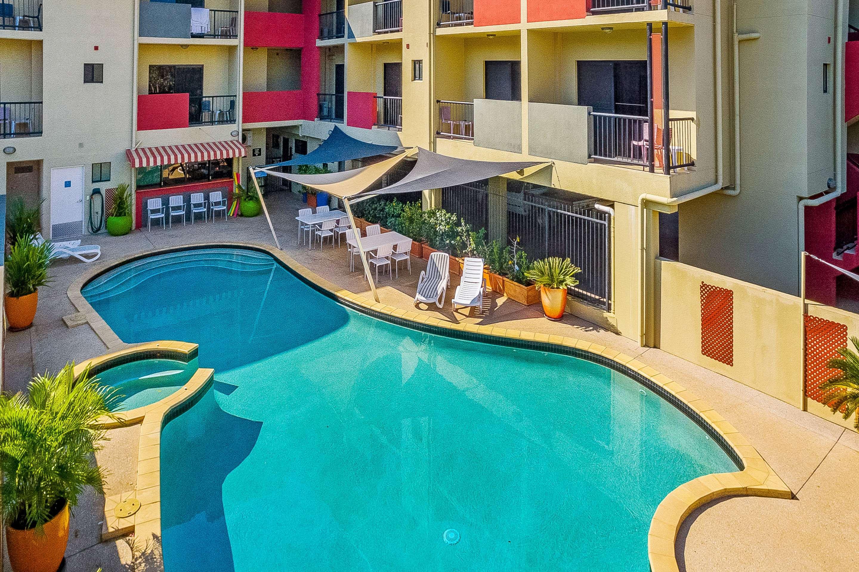 Quality Hotel Darwin Airport Eksteriør bilde The pool at the Mantra on Lake