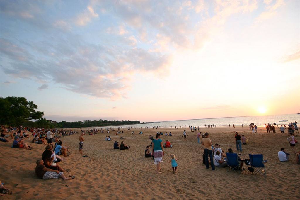 Quality Hotel Darwin Airport Fasiliteter bilde Sunset at the beach