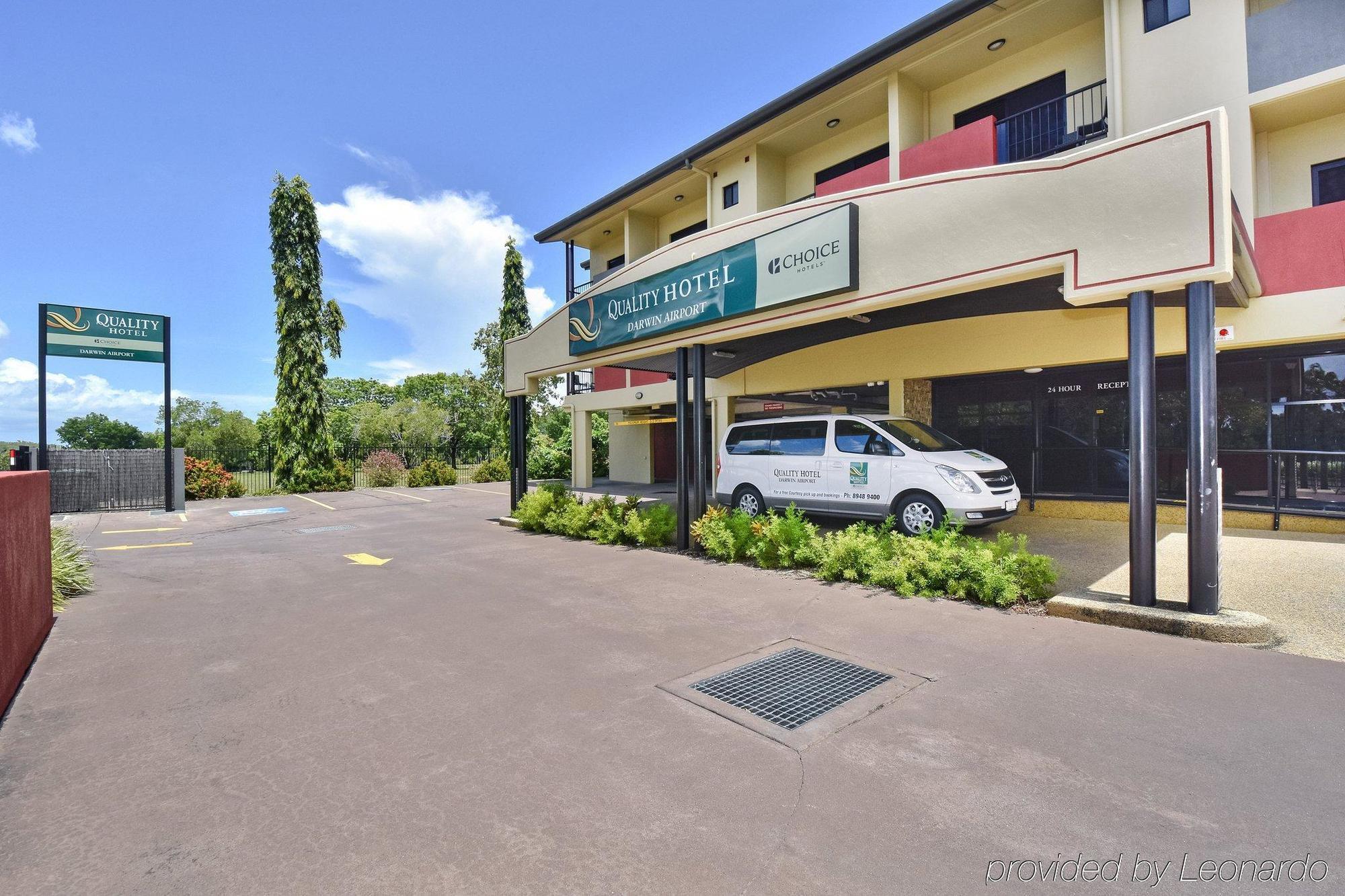 Quality Hotel Darwin Airport Eksteriør bilde The former St. John Ambulance headquarters in Townsville, Queensland.