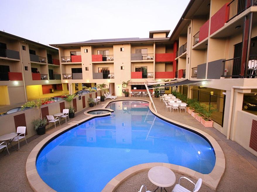 Quality Hotel Darwin Airport Eksteriør bilde The pool at the Mantra on Lake