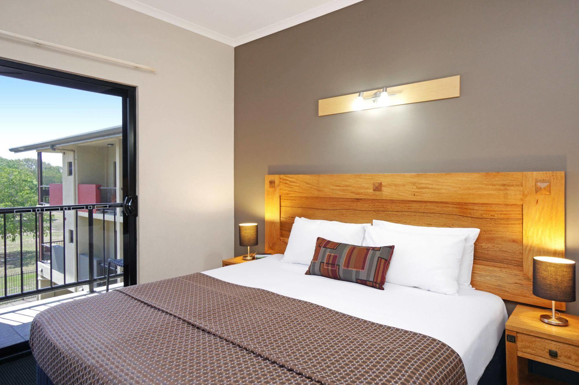 Quality Hotel Darwin Airport Rom bilde A bedroom at the Quality Hotel & Spa